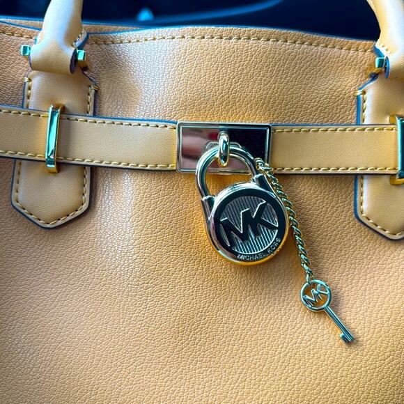 MICHAEL KORS HAMILTON MEDIUM SATCHEL KEY LOCK SHOULDER BAG CIDER YELLOW LEATHER - Picture 3 of 10